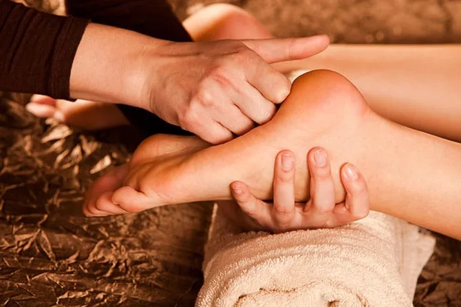 Massage des pieds thaïlandais